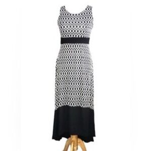 Apt 9 medium black white Ikat design